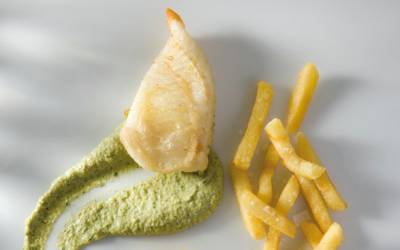 Fish ‘n’ chips s mátovo - hráškovým pyré